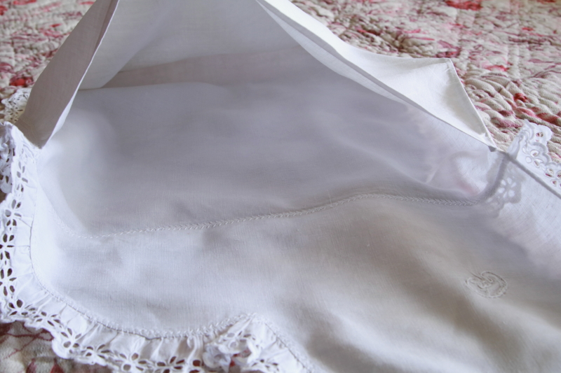 カットワークのナイトドレスケース　フランス　アンティークストリュフ