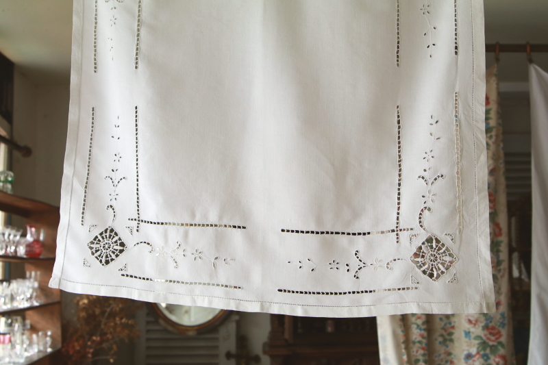 カットワークリネンスモールテーブルクロス　アンティークストリュフ