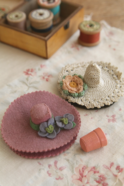 帽子のシンブル&ニードルケース　イギリス　アンティークストリュフ 20250725