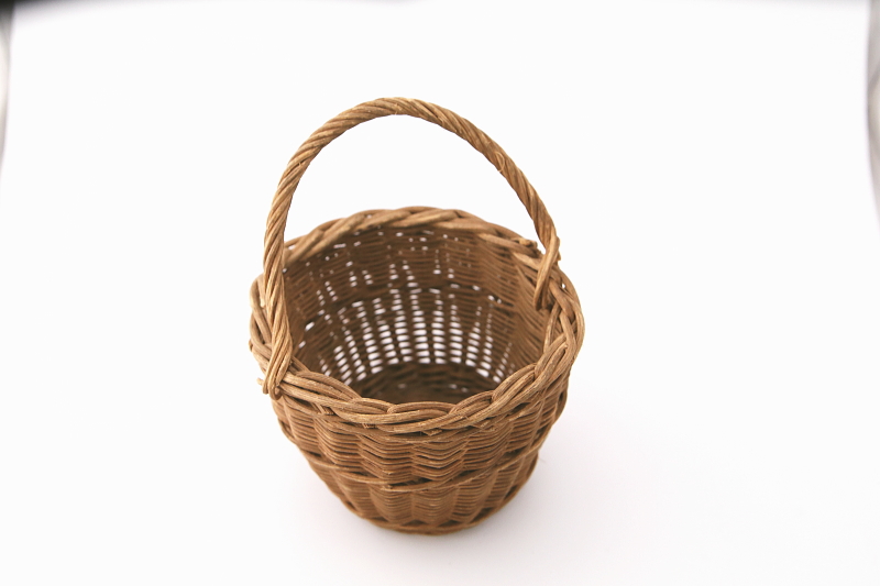 小さな籐のバスケット　ミニチュア　イギリス　アンティークストリュフ