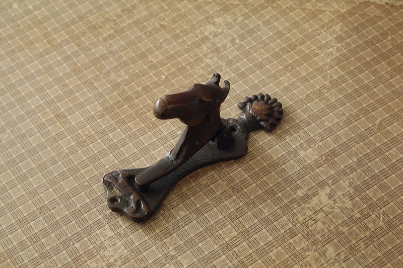 ホースヘッドのドアノッカー　イギリス　アンティークストリュフ