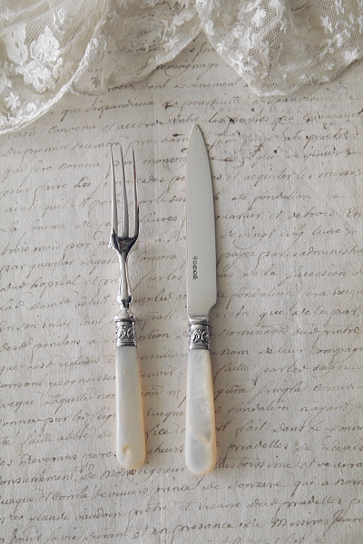 マザーオブパールハンドルデザートナイフ＆フォーク　イギリス　アンティークストリュフ