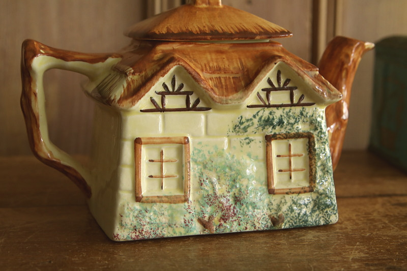 カントリーコテージティーポット　price and kensington PARAMOUNT POTTERY　アンティークストリュフ