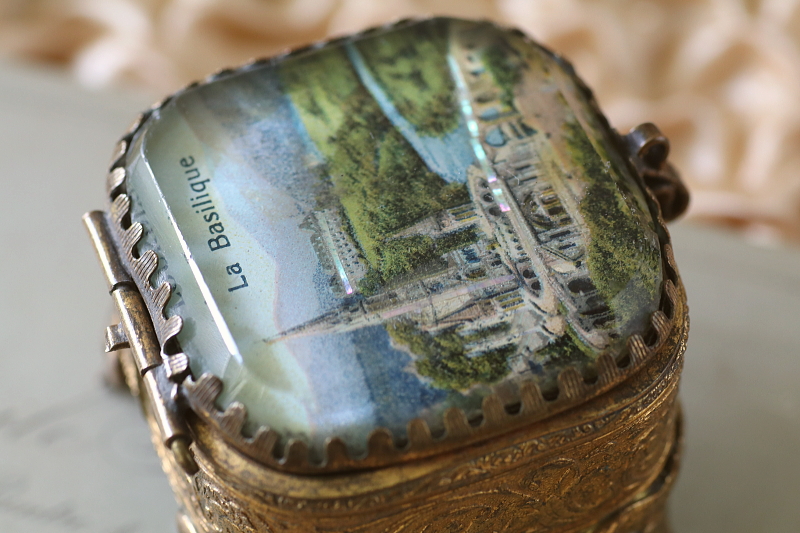 厚ガラスのジュエリーボックス　lourdes ルルド　フランス アンティークストリュフ