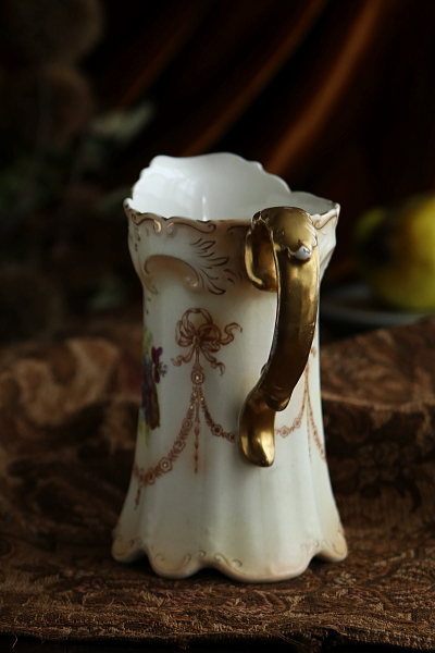 スミレとワスレナグサ　リボン飾りジャグ　イギリス アンティークストリュフ