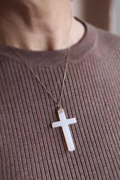 ホワイトカルセドニー　クロスペンダント　イギリス アンティークストリュフ 20251113