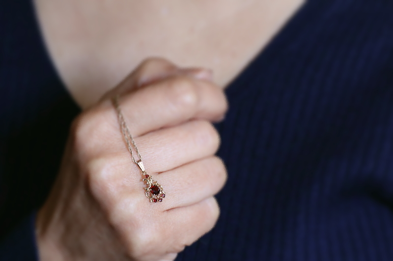 ヴィンテージガーネットペンダント　イギリス　アンティークストリュフ　 20251218