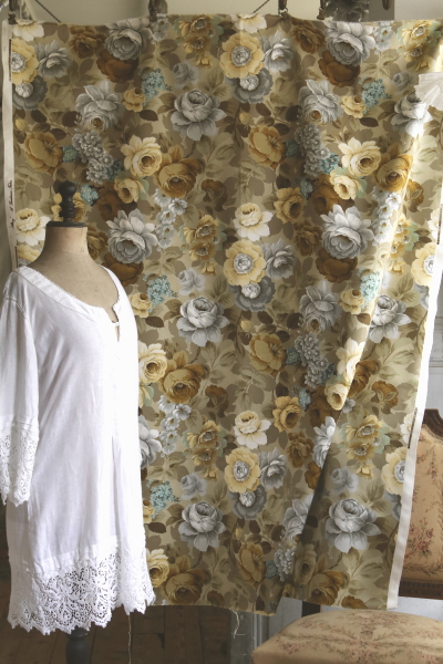 薔薇と勿忘草のヴィンテージプリントファブリック　sanderson イギリス　アンティークストリュフ