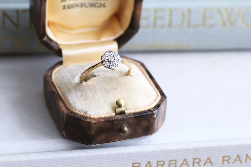シングルカットダイヤモンドデイジーリング　イギリス　アンティークストリュフ
