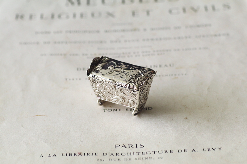 ロココの天使　シルバーベビーコット　ドイツ アンティークストリュフ