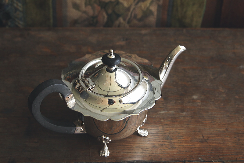 シルバープレートバチェラーティーポット　イギリス アンティークストリュフ