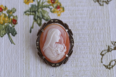 マリア様のシェルカメオペンダントブローチ　ヴィンテージジュエリー　アクセサリー　イタリア　アンティークストリュフ 20251218