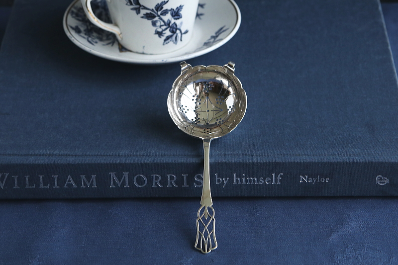 ピアスドワーク　シルバーティーストレーナー　イギリス　アンティークストリュフ