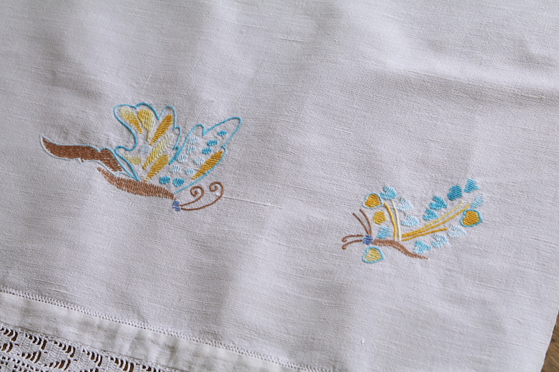 雄鶏のフィレ飾りゲストタオル　蝶の刺繍　イギリス　アンティークストリュフ