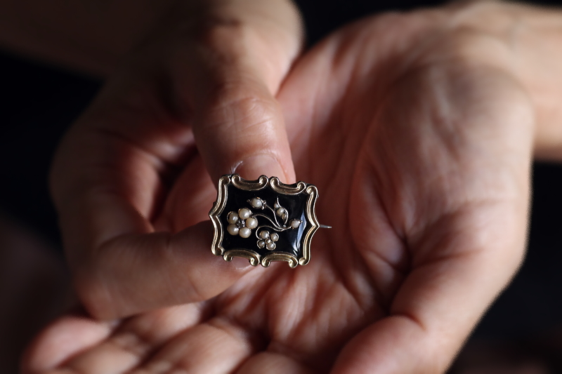 ブラックエナメル　パールブローチ　ヴィクトリアン　イギリス アンティークストリュフ