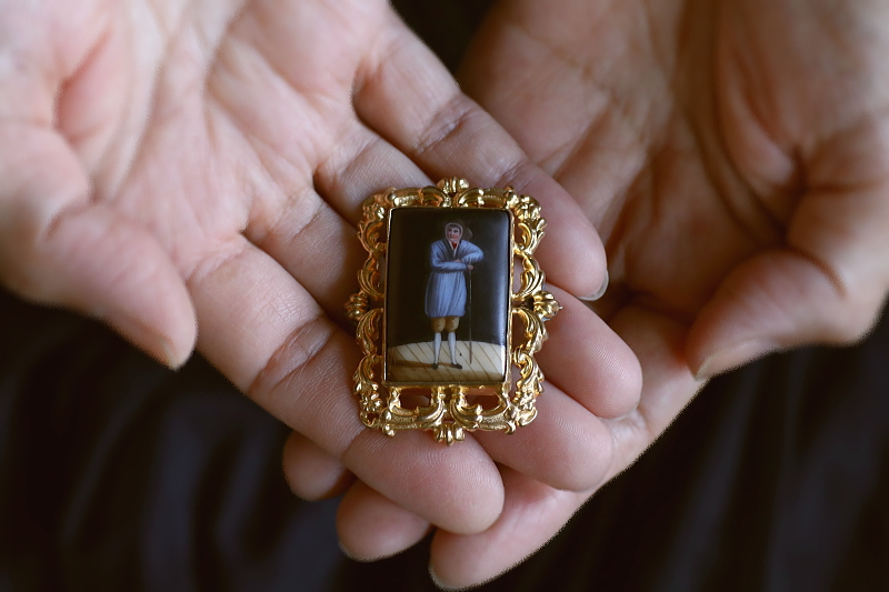 職業画のミニアチュールブローチ　ヨーロッパ　アンティークストリュフ