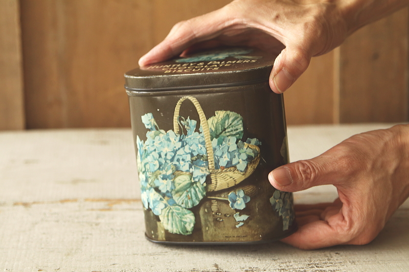 紫陽花のチョコレートビスケットティン　huntley and palmers イギリス　アンティークストリュフ