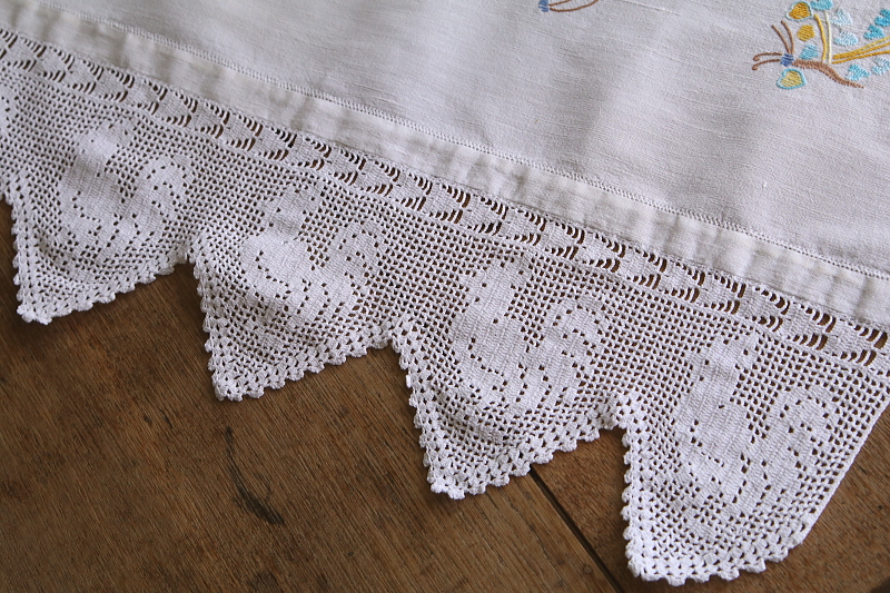 雄鶏のフィレ飾りゲストタオル　蝶の刺繍　イギリス　アンティークストリュフ