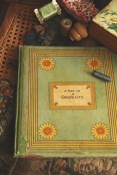 KATE GREENAWAYの童謡集　ケイト・グリーナウェイ　イギリス　古書 アンティークストリュフ 20260120