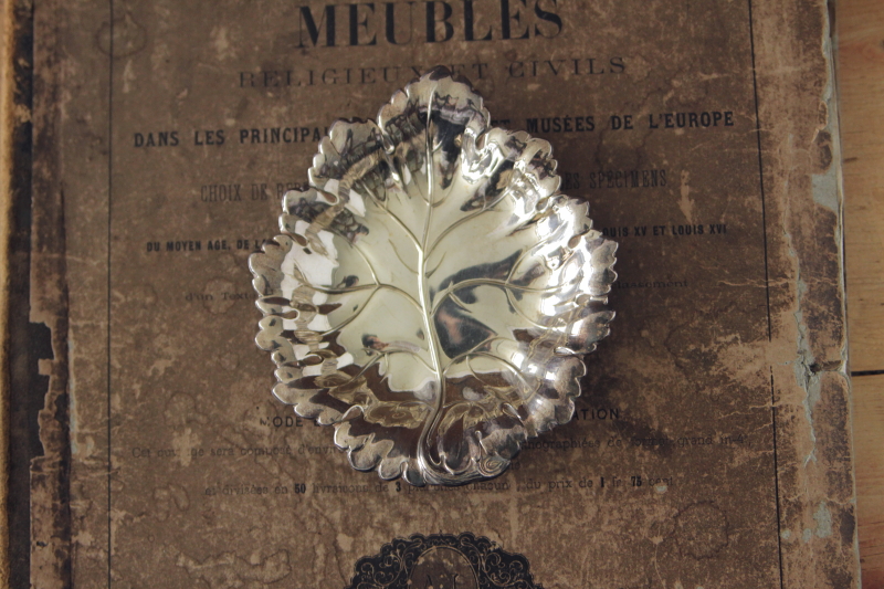 アンティークシルバーピントレイ　木の葉　イギリス