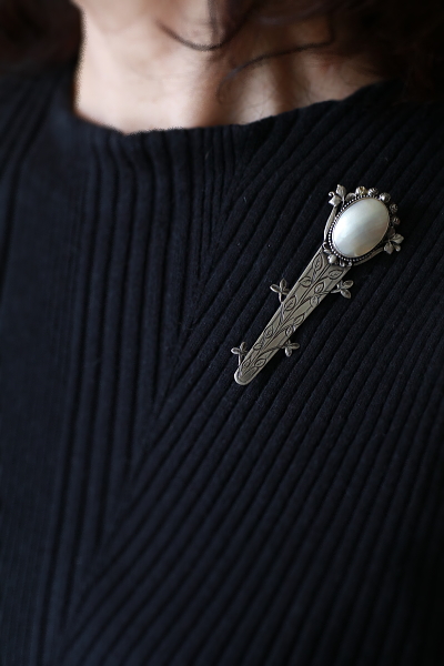 シェルアンドシルバー　バラのブローチ　ヨーロッパ　アンティークストリュフ