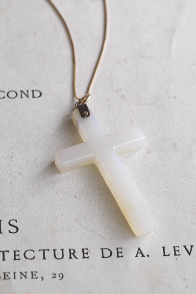 ホワイトカルセドニー　クロスペンダント　イギリス アンティークストリュフ