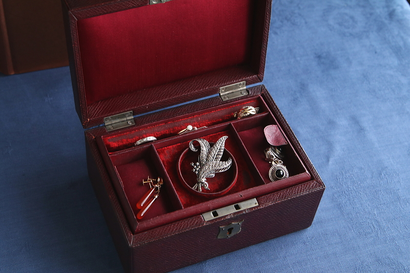 バーガンディレザー　ジュエリーボックス　アンティークストリュフ 2026020306