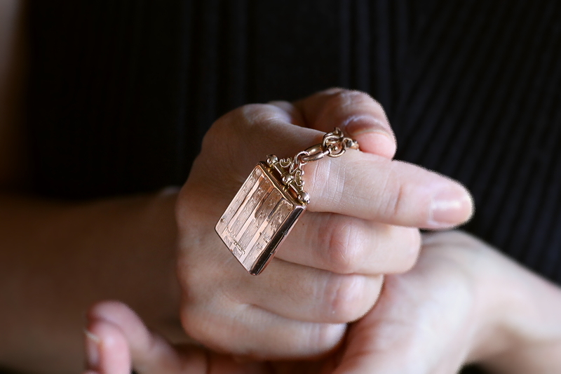 ローズゴールドバック&フロント　ロケットチャーム　イギリス　アンティークストリュフ