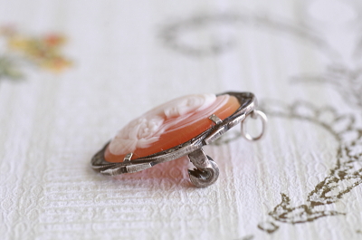 マリア様のシェルカメオペンダントブローチ　ヴィンテージジュエリー　アクセサリー　イタリア　アンティークストリュフ 20251218