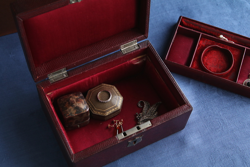 バーガンディレザー　ジュエリーボックス　アンティークストリュフ 2026020306