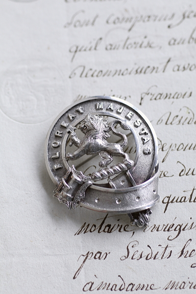 シルバースコティッシュクランバッジ　イギリス　アンティークストリュフ 20251217