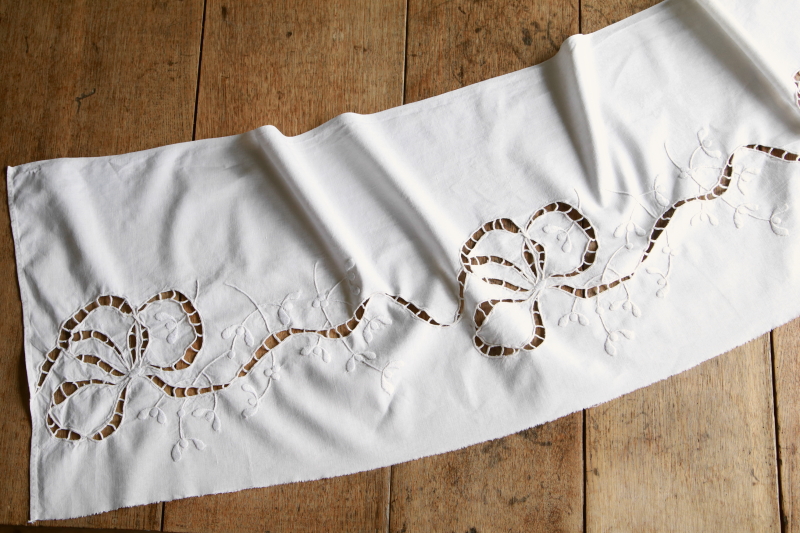 ヤドリギとリボン　カットワーク刺繍パネル　フランス　アンティークストリュフ