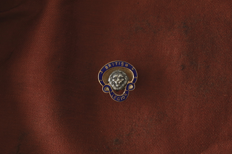 ライオンヘッドのエナメルピンバッジ　royal british legion イギリス　アンティークストリュフ