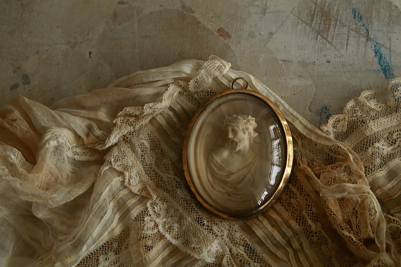 海泡石のイエス胸像　ガラスドーム　フランス　アンティークストリュフ