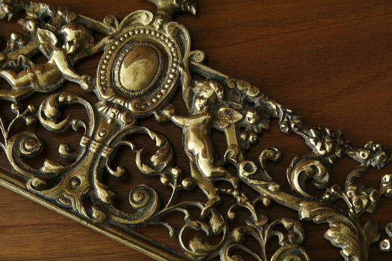 天使の真鍮家具飾り　フランス　アンティークストリュフ