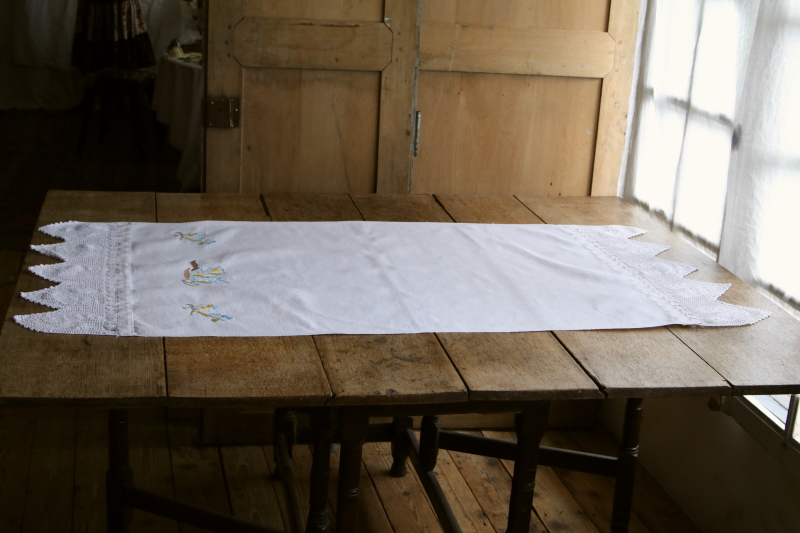 雄鶏のフィレ飾りゲストタオル　蝶の刺繍　イギリス　アンティークストリュフ