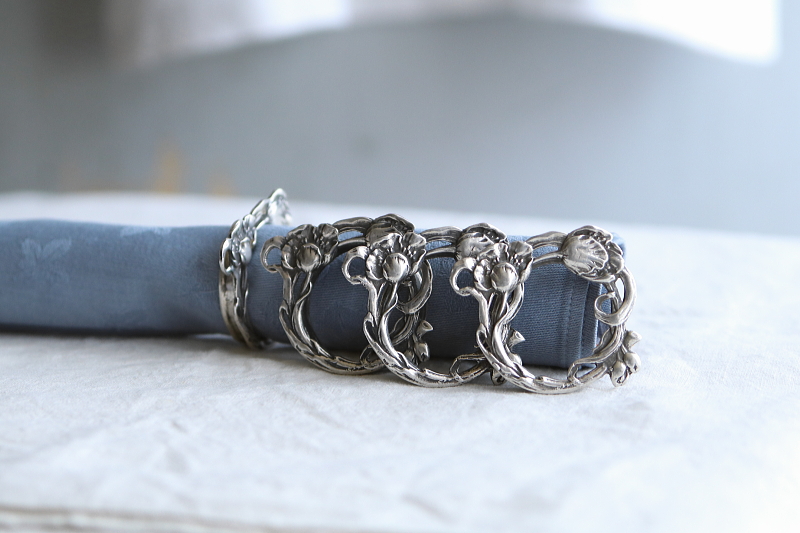 アールヌーヴォーの花のナプキンリング　ポピー　ヨーロッパ　アンティークストリュフ