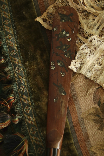 花鳥柄　オリーブウッドページターナー　ヴィクトリアン　イギリス　アンティークストリュフ 20250903