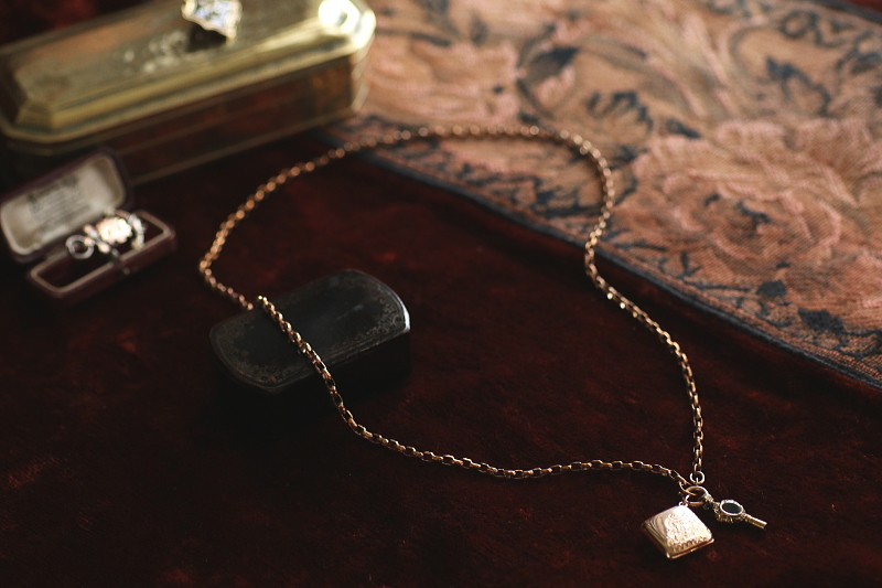 ゴールドトーンメタルチェーンネックレス　ヨーロッパ アンティークストリュフ