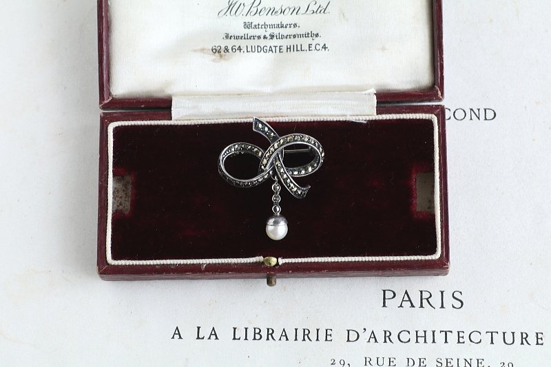 パールアンドマーカサイトシルバーブローチ　ヨーロッパ　アンティークストリュフ