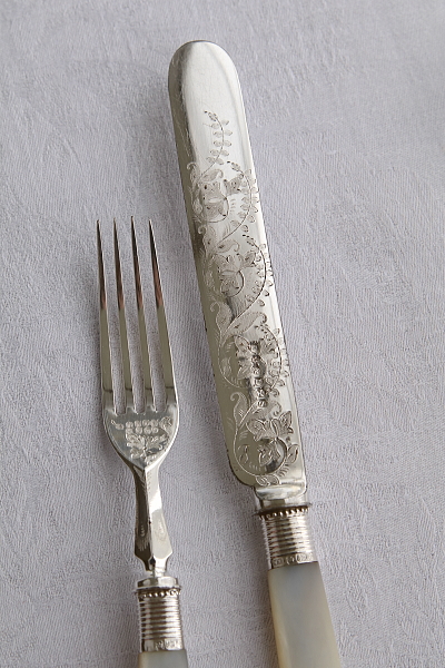 マザーオブパールハンドル　デザートナイフ&フォーク　ヴィクトリアン　イギリス アンティークストリュフ