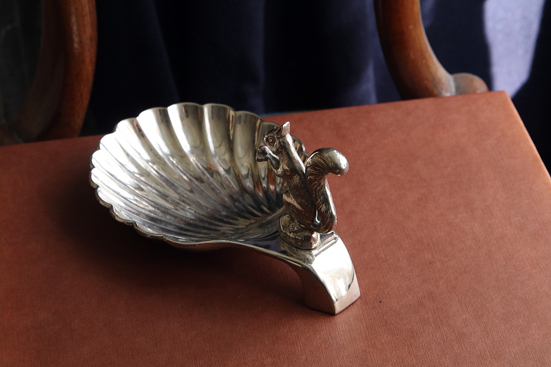 リスのナッツディッシュ　seba イギリス　アンティークストリュフ