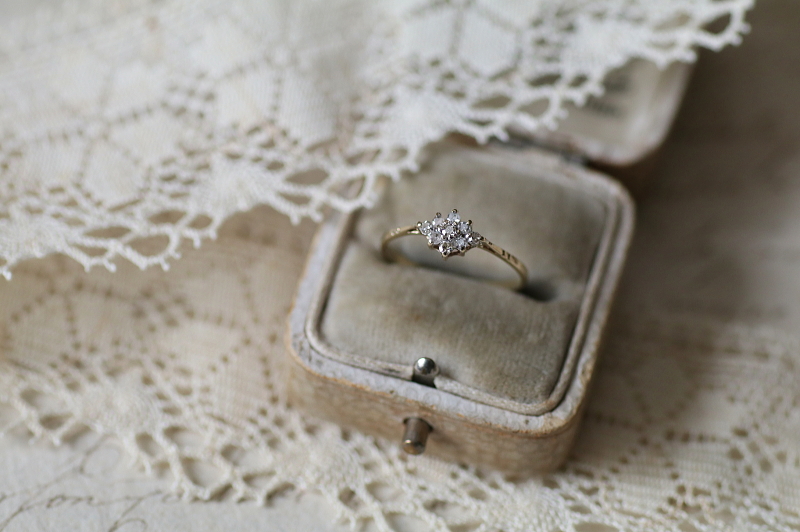 メレダイヤ　ダイヤシェイプリング　イギリス　アンティークストリュフ