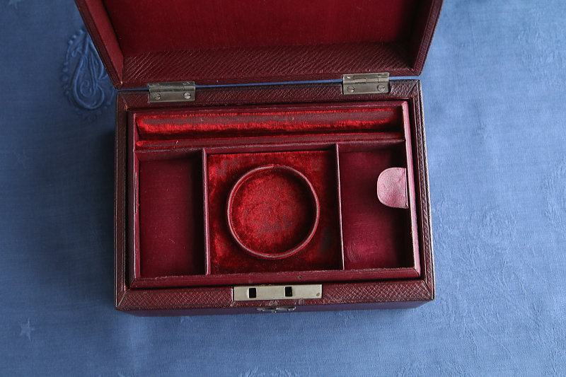 バーガンディレザー　ジュエリーボックス　アンティークストリュフ 2026020306