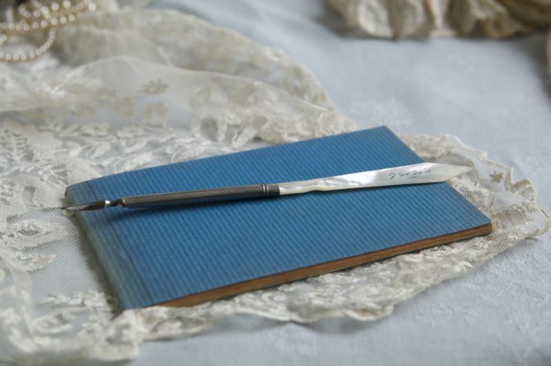 パリのスーベニール　ペンアンドペーパーナイフ　フランス　アンティークストリュフ