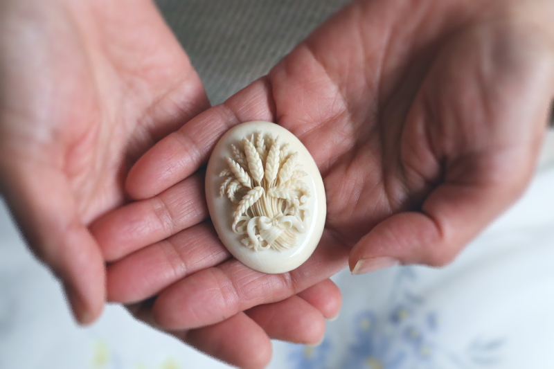 麦穂のブーケ　アイボリーブローチ　ヴィクトリアン　イギリス　アンティークストリュフ