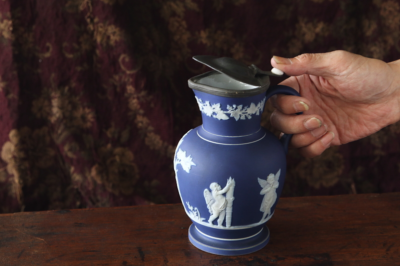 ジャスパーウェア蓋付きジャグ　DUDSON　天使のレリーフ　アンティークストリュフ
