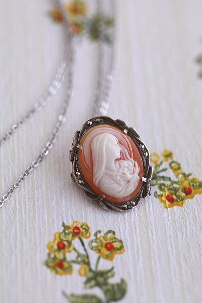マリア様のシェルカメオペンダントブローチ　ヴィンテージジュエリー　アクセサリー　イタリア　アンティークストリュフ 20251218