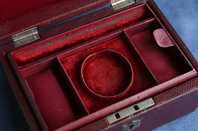 バーガンディレザー　ジュエリーボックス　アンティークストリュフ 2026020306