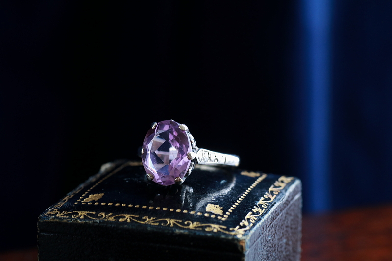 オーバルカットアメシスト　シルバーリング　イギリス　アンティークストリュフ